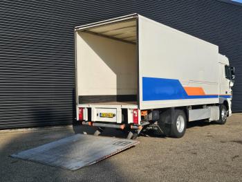 DAF XF 440 4x2 / LES / SCHOOL / TAIL LIFT / 4 SEATS